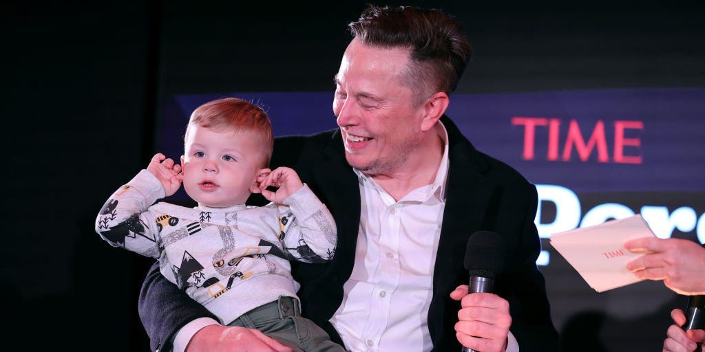Grimes ne veut pas qu'Elon Musk ait la garde de leur fils X. Mais il le veut, selon un document judiciaire
