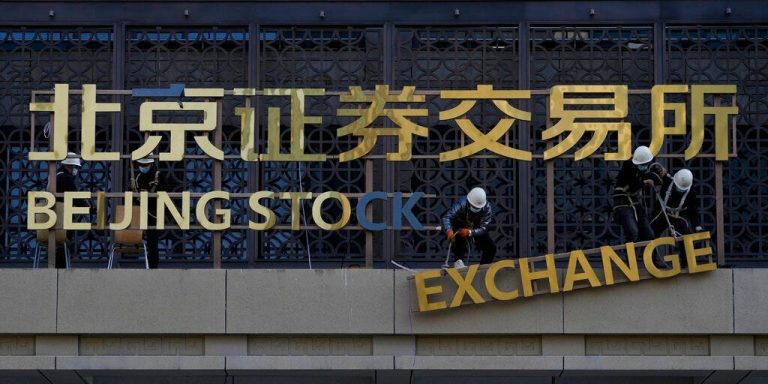 Pékin aurait empêché les grands actionnaires de vendre des actions dans le but de soutenir la reprise du marché.