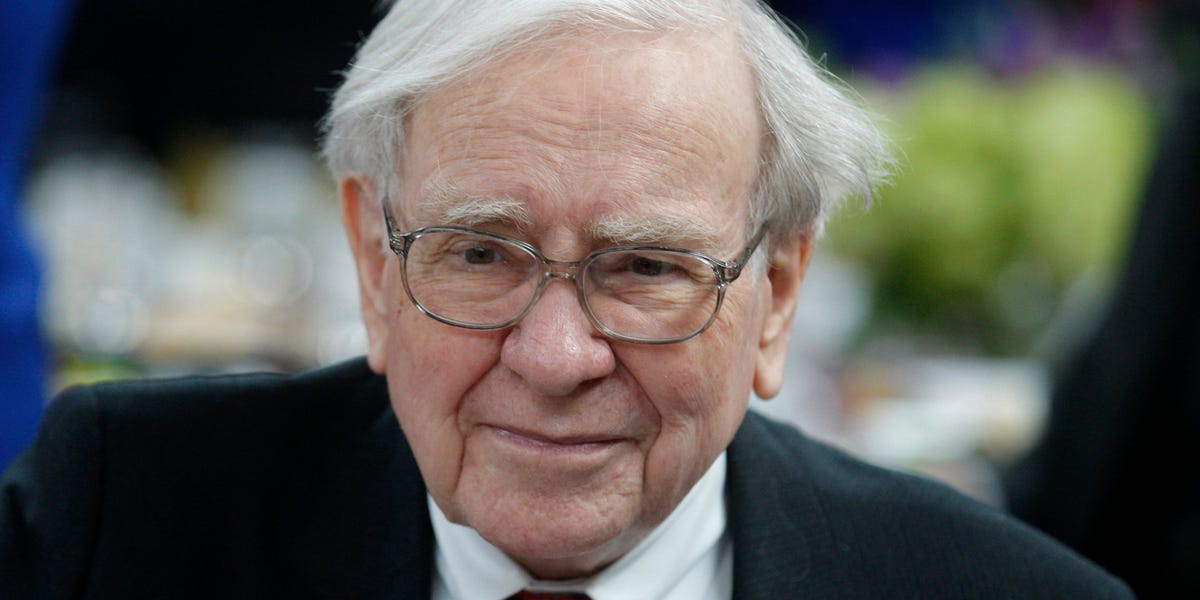 Warren Buffett aurait négocié pour des millions de dollars d'actions que Berkshire Hathaway achetait et vendait.