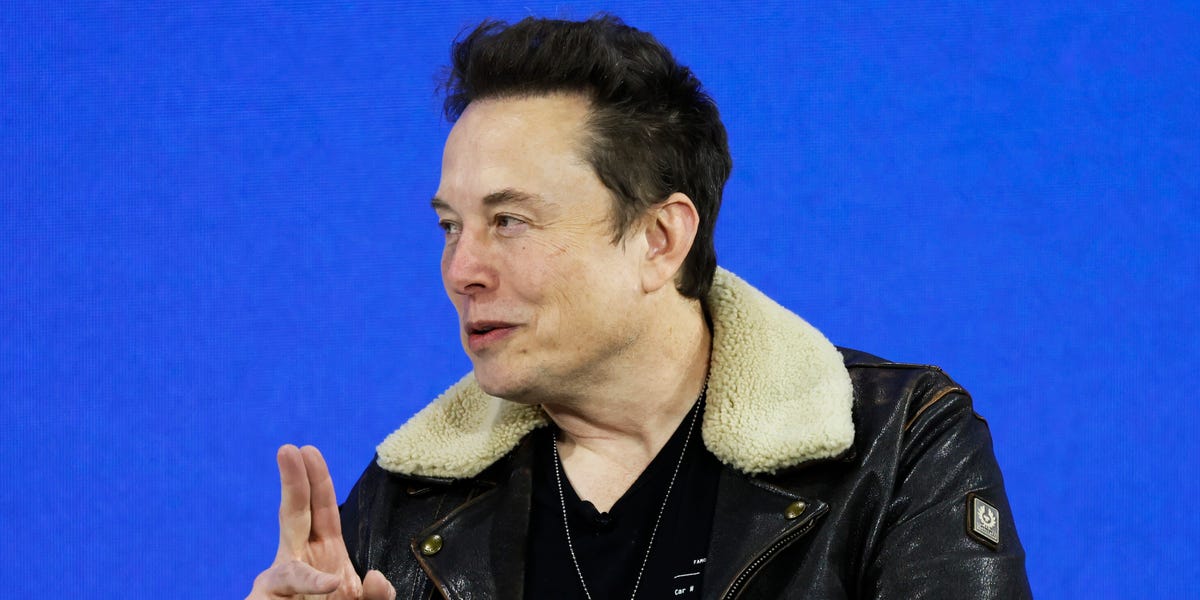 À la veille de la prochaine version majeure de Tesla, Elon Musk a donné une interview bizarre et longue sur tout sauf le Cybertruck.