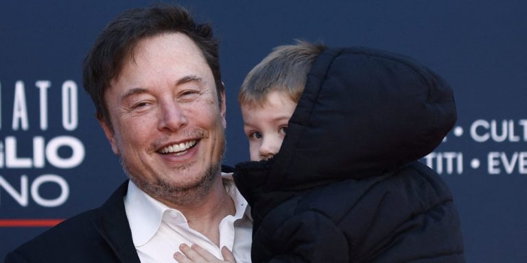 Elon Musk demande aux Italiens d’avoir plus d’enfants lors d’une conférence politique à Rome : « Faites plus d’Italiens »