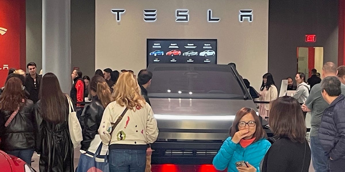 Elon Musk pourrait s'inspirer du manuel de Ferrari avec le Cybertruck de Tesla