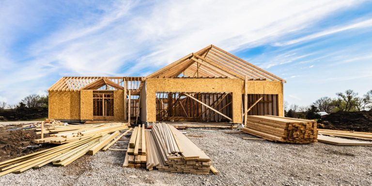 Il est de plus en plus facile d’acheter une maison alors que la construction de logements neufs connaît une hausse surprenante