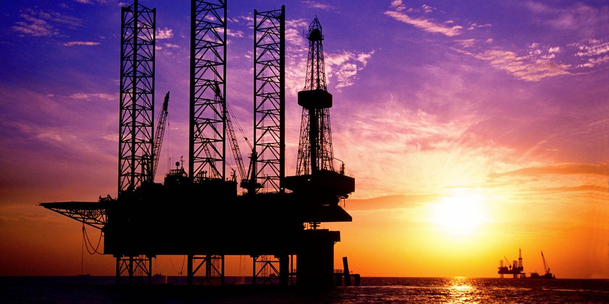 L'OPEP et l'Arabie Saoudite perdent leur emprise sur le marché pétrolier alors que les prix connaissent leur plus longue chute depuis 5 ans.