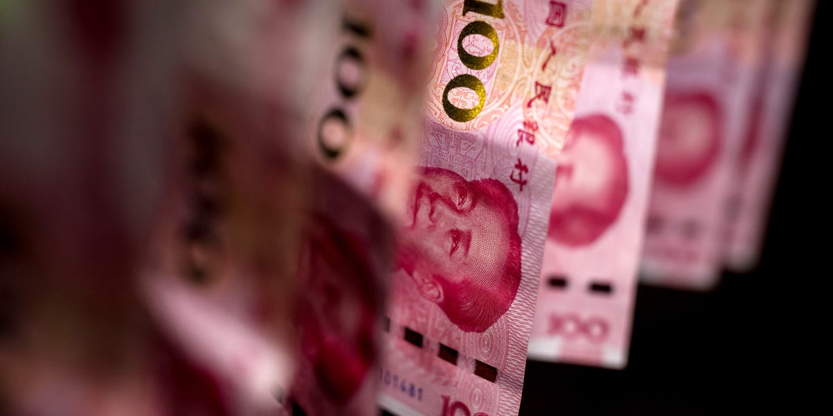 La part du yuan chinois dans les paiements mondiaux atteint un niveau record tandis que celle du dollar américain chute