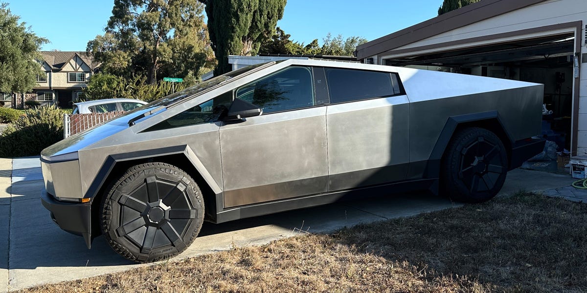 Le designer de DeLorean dit que le Cybertruck de Tesla est le « Picasso des automobiles »