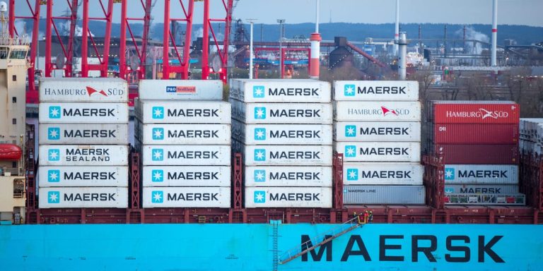 Le géant du transport maritime Maersk se prépare à retourner en mer Rouge après les attaques des Houthis, mais le risque demeure