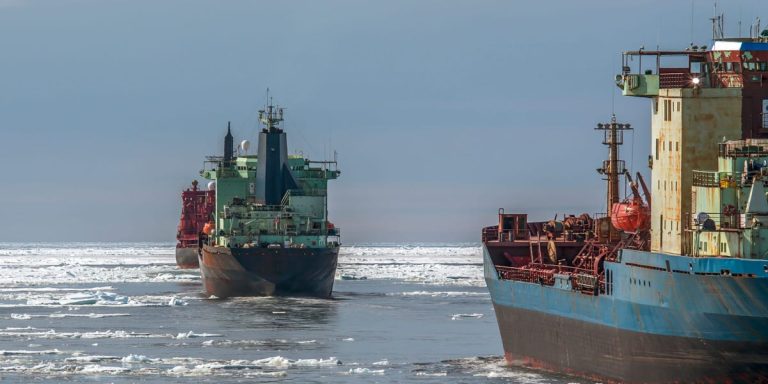 Le géant du transport maritime affirme que les pétroliers pourraient faire des détours autour de la mer Rouge à mesure que les attaques se multiplient, perturbant potentiellement les flux d’énergie
