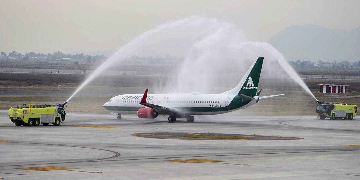 Le premier vol de la nouvelle compagnie aérienne publique mexicaine a été contraint d'atterrir de manière inattendue