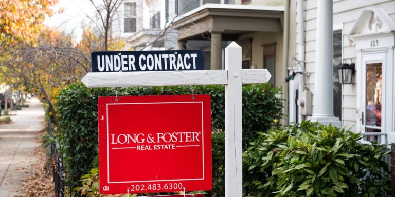 Les taux des prêts immobiliers américains les plus populaires chutent au plus bas en 6 mois