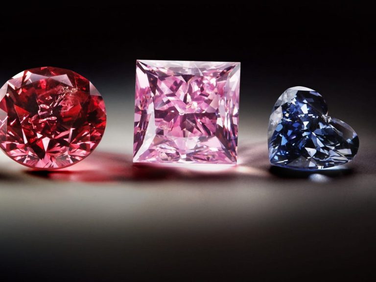 Les ventes de diamants reprennent après que les mineurs ont gelé le marché pour stimuler la chute des prix
