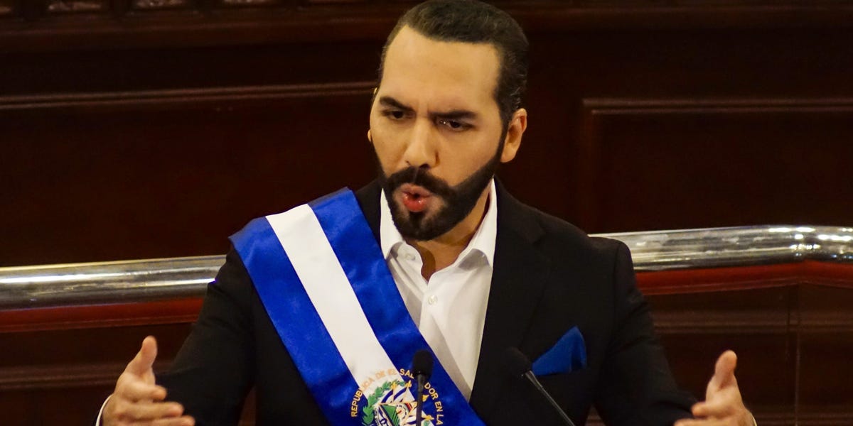 "Nous n'avons pas l'intention de vendre" : le président millénaire du Salvador vante les investissements du pays en bitcoins alors que le jeton s'envole