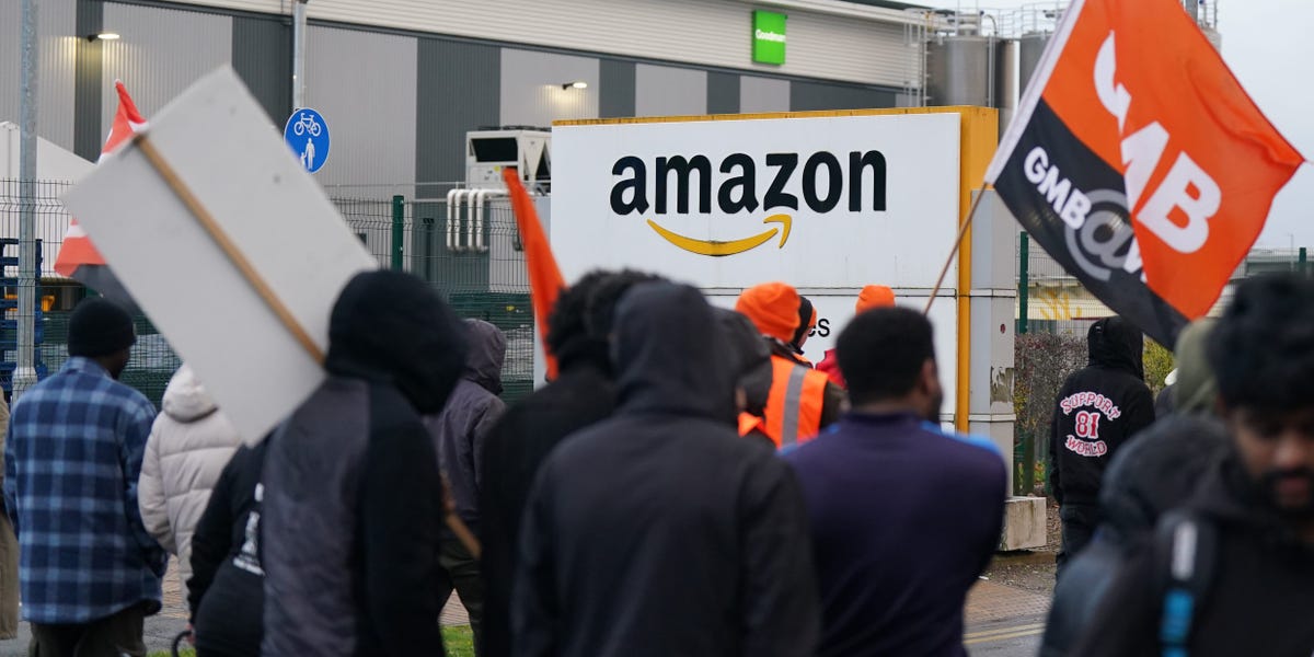 Un entrepôt d'Amazon a dit aux travailleurs qu'ils pouvaient écrire une lettre de difficultés financières à la mascotte orange de l'entreprise, Peccy, dans l'espoir que « certaines » de leurs demandes recevraient une réponse, selon le rapport.