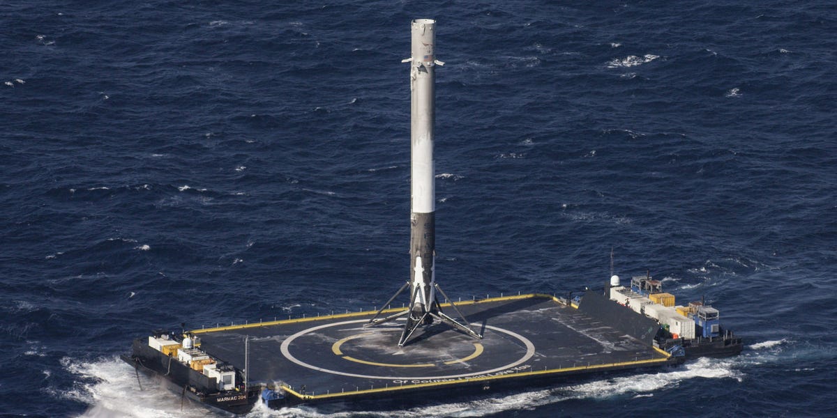 Un propulseur de fusée SpaceX a été détruit après avoir basculé dans des eaux agitées