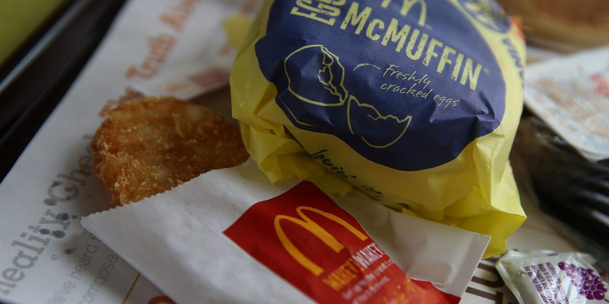Un restaurant McDonald's de l'Ohio a reçu l'ordre de fermer après qu'un client a déclaré avoir trouvé une pipe à crack à côté de ses pommes de terre rissolées et de son McMuffin.