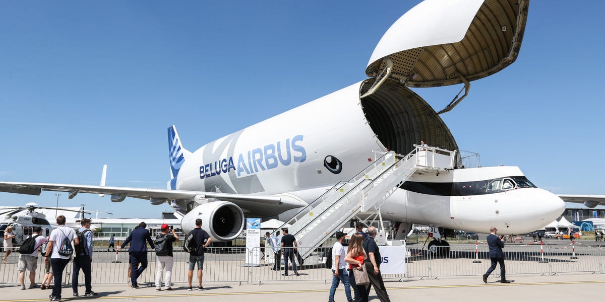 Airbus a complètement remplacé son ancienne flotte BelugaST par le plus grand BelugaXL.  Jetez un œil au jet mammouth.