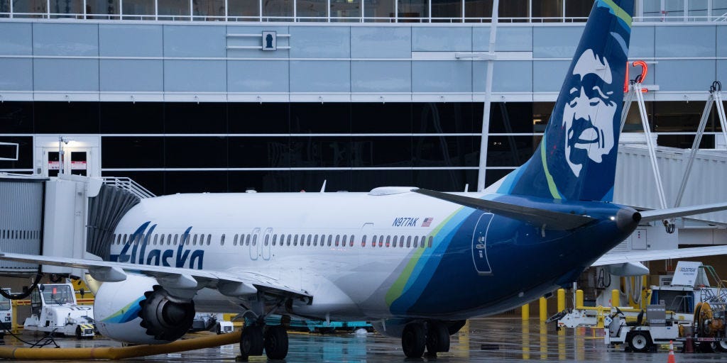 Boeing chute de 9 % avant la commercialisation alors que la FAA immobilise des dizaines d'avions 737 Max 9 suite à l'accident d'Alaska Airlines