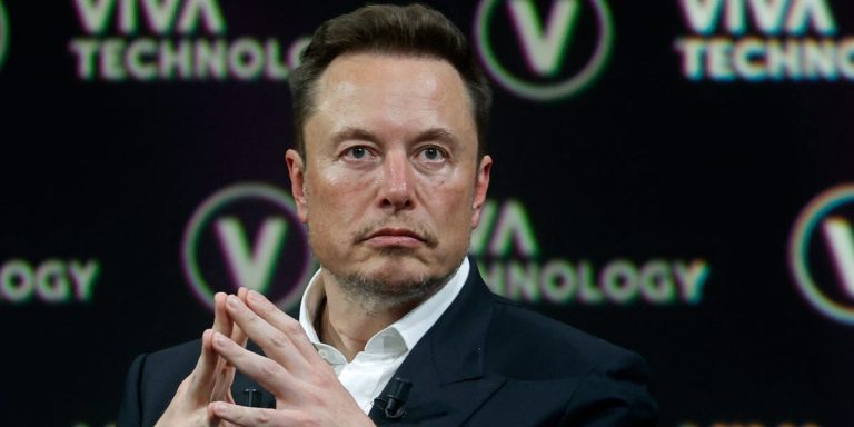 Elon Musk a déclenché une « tempête de feu » avec ses commentaires sur la propriété, et déplacer les projets d’IA en dehors de Tesla serait très négatif, dit Wedbush.