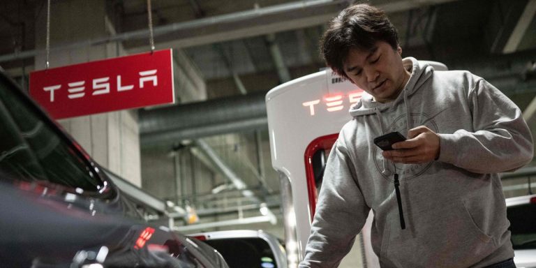 Elon Musk veut vendre davantage de Tesla au Japon.  Voici pourquoi cela pourrait être délicat.
