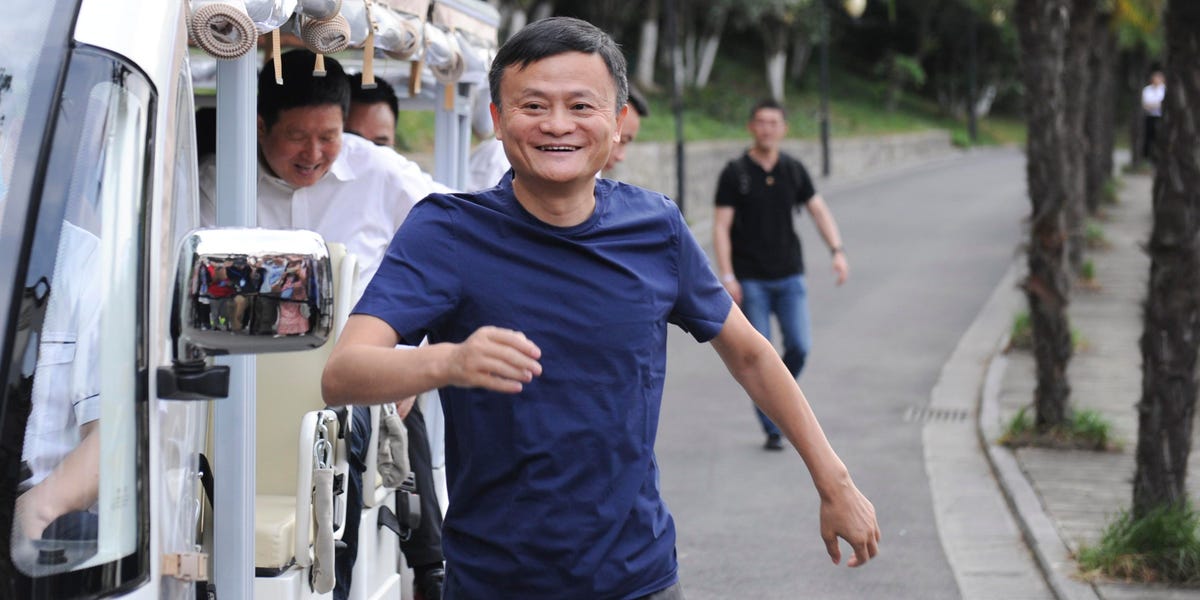 Il fut d’abord enseignant.  Il était alors le plus grand titan technologique de Chine.  Maintenant, rencontrez Jack Ma 3.0, un agriculteur de haute technologie.