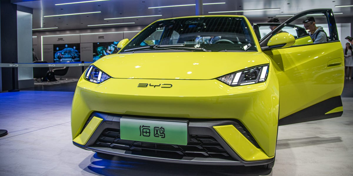 Le chinois BYD célèbre sa victoire chez Tesla en donnant de l'argent aux concessionnaires automobiles locaux qui atteignent leurs objectifs de vente