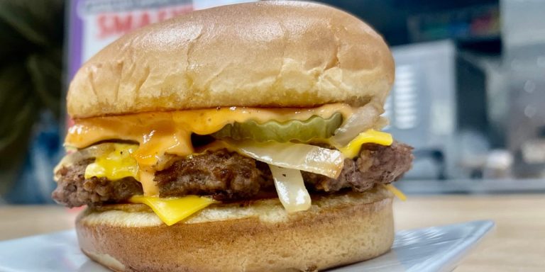 Le premier nouveau burger de Jack in the Box en 8 ans s’est vendu si vite que vous ne pouvez le trouver nulle part pour le moment