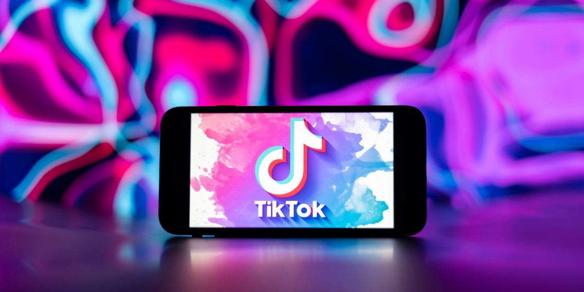 Maintenant, TikTok veut que vous tourniez votre téléphone sur le côté
