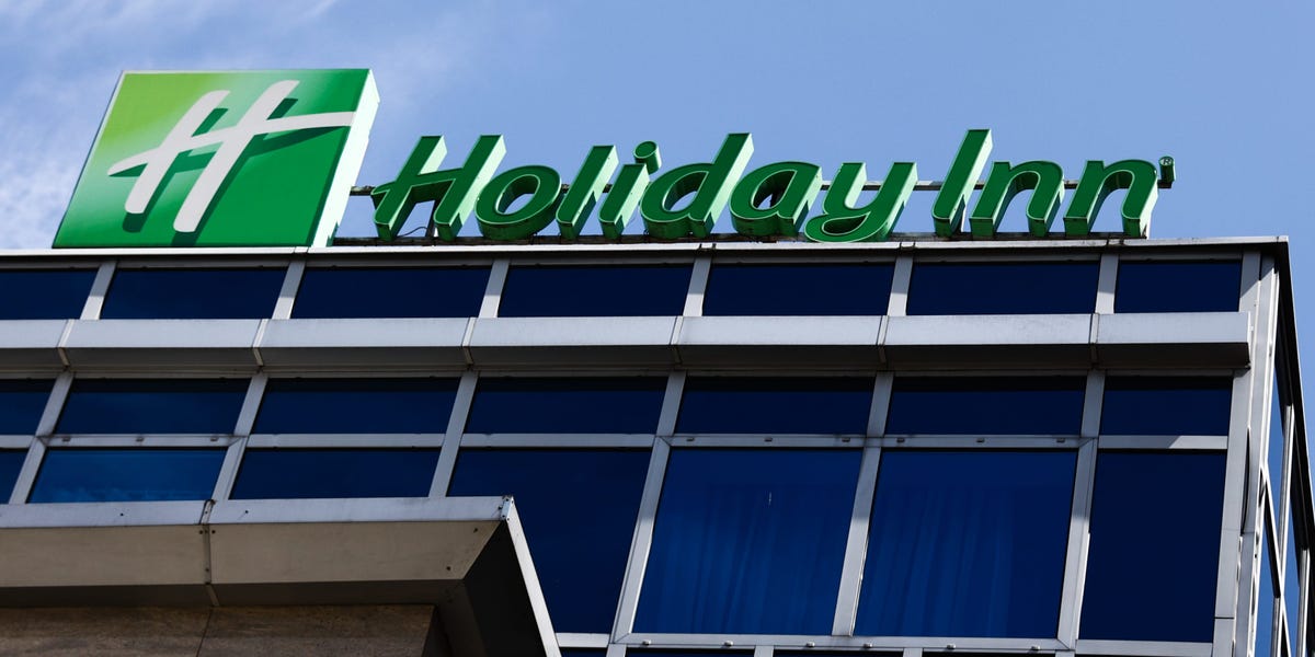 Un directeur d'Holiday Inn dans le Nebraska a été licencié après s'être hospitalisé pour traiter une dépression, selon un procès intenté par une agence fédérale.