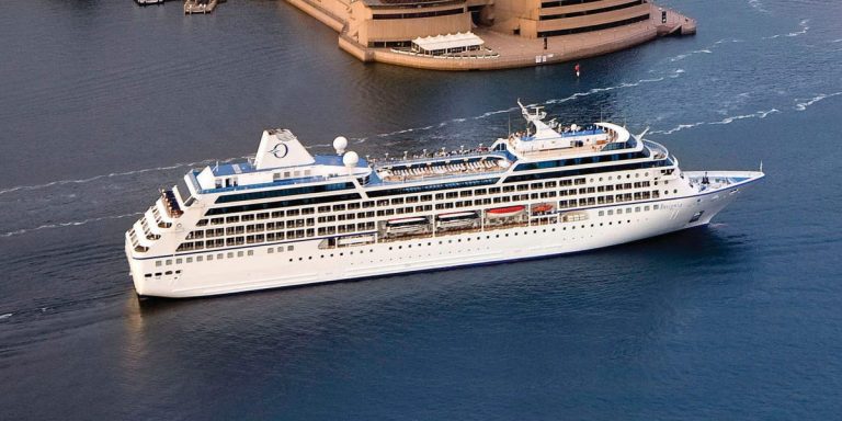 Une croisière mondiale de luxe de six mois qui s’est vendue en 30 minutes a pris le large – voyez comment elle se compare à l’Ultimate World Cruise de Royal Caribbean