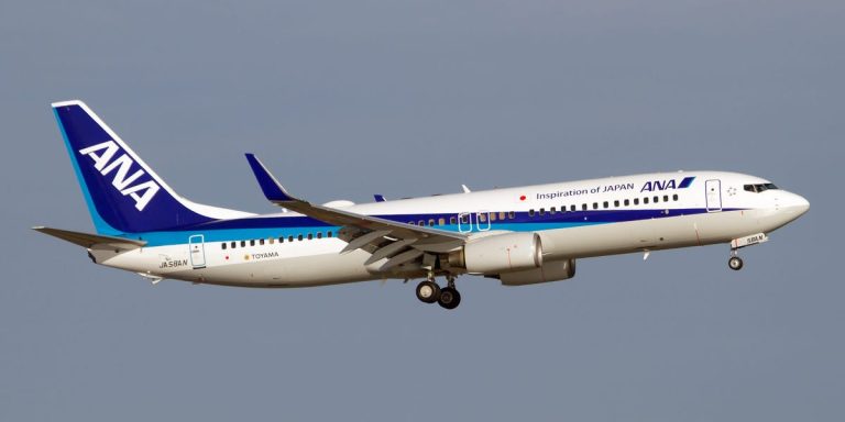 Une fissure a été découverte dans la fenêtre du cockpit d’un Boeing 737-800 en plein vol