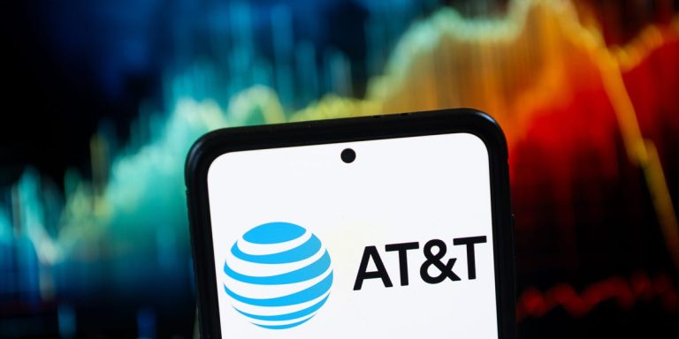 AT&T offre à ses clients un crédit de 5 $ pour la panne de son téléphone portable.  Certains clients mécontents estiment que ce n’est pas suffisant.