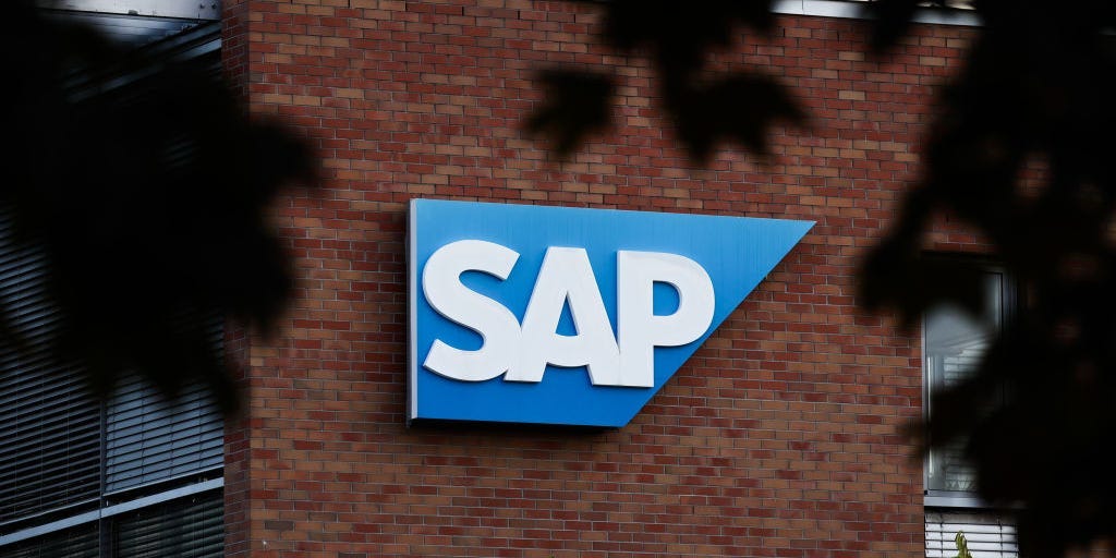 Des milliers d'employés du géant de la technologie SAP ont signé une pétition affirmant qu'ils se sentaient « trahis » par le revirement « radical » de l'entreprise en matière de retour au pouvoir.
