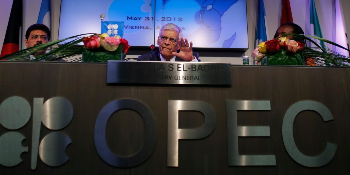 L'OPEP a réduit sa production de pétrole le mois dernier alors que le groupe lance un plan visant à stimuler la baisse des prix.