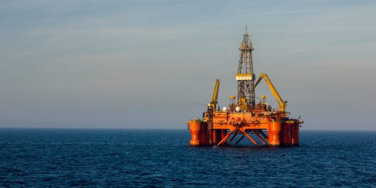 Les troubles en mer Rouge sont la seule chose qui maintient les prix du pétrole à un niveau aussi élevé