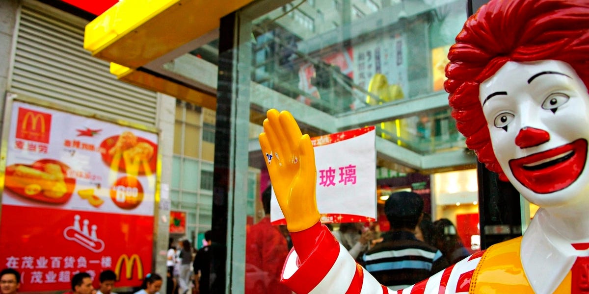 McDonald's cherche à ouvrir 1 000 nouveaux magasins en Chine d'ici la fin de l'année alors que la demande de restauration rapide augmente dans le pays dans un contexte de difficultés économiques