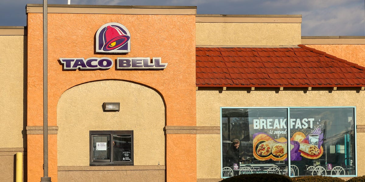 Taco Bell affirme que les clients à faible revenu continuent d'affluer dans ses restaurants, même si d'autres chaînes de restauration rapide déclarent avoir du mal à les conserver.