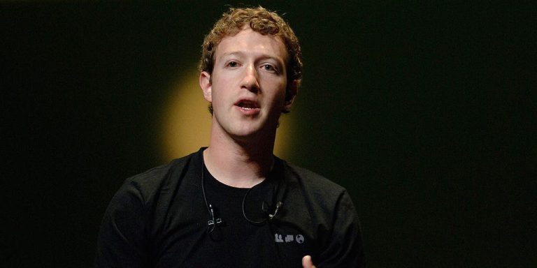 Un journaliste technique affirme qu’un responsable de Facebook a un jour prévenu que Mark Zuckerberg avait des crises de panique et qu’il pourrait s’évanouir des années avant sa fameuse interview en sueur.