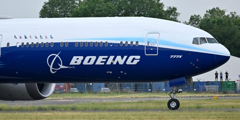 Une petite société d’investissement affirme que Boeing l’a « trompée » en lui faisant acheter un fournisseur défaillant – plus d’un an après que Boeing a affirmé qu’elle était « prise en otage » dans le cadre du même accord.