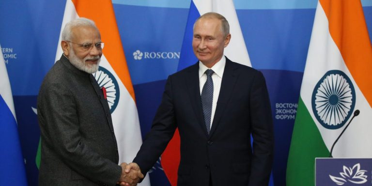 L'Inde a importé 420 000 barils de pétrole russe de moins par jour en février dans un contexte de renforcement des sanctions.