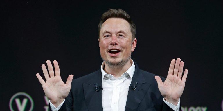 La tendance baissière de Tesla est exagérée, et le conseil d'administration de la société devrait faire ces 3 choses pour faire monter à nouveau le titre, dit Wedbush