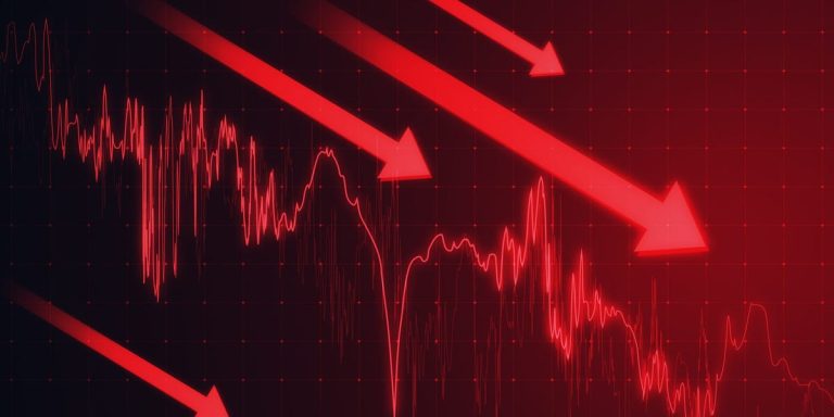 Les valorisations boursières reflètent les extrêmes de 1929 et le marché risque un krach brutal, déclare l'investisseur légendaire John Hussman.