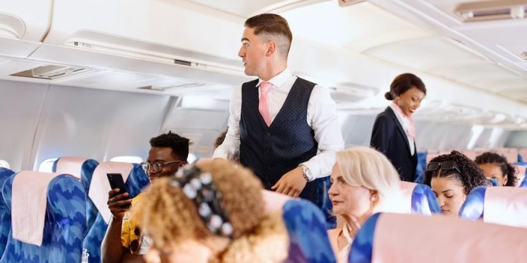 Un ancien agent de bord partage ses principales bêtes noires en ce qui concerne les passagers – et cela inclut l'échange de sièges