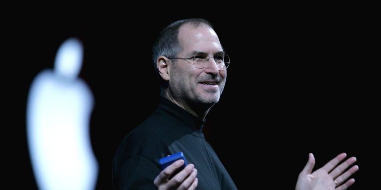Une carte de visite Apple de 1983 signée par Steve Jobs vient d'être vendue 181 183 $
