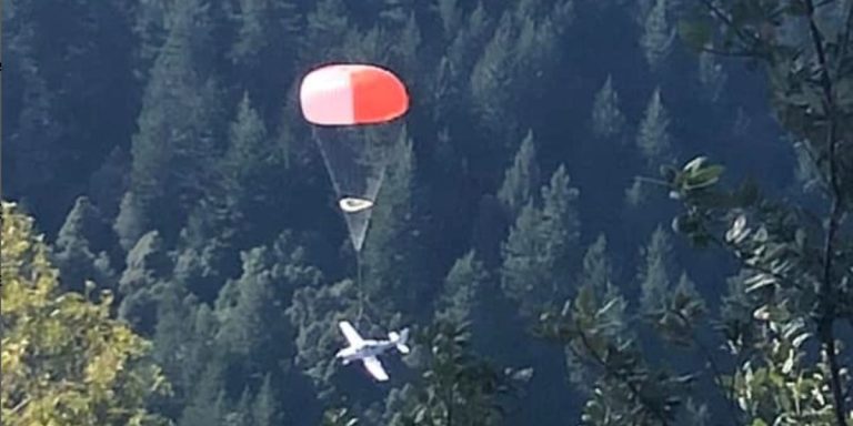 Une famille californienne, dont un enfant de 2 ans, a survécu à un accident d'avion en déployant un système de parachute