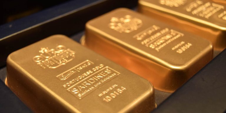 Des baisses de taux arrivent : le prix de l’or atteint un niveau record