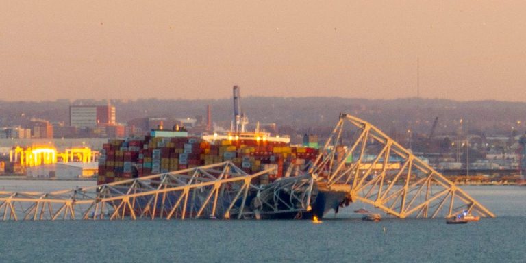 Deux compagnies maritimes invoquent une loi vieille de 200 ans pour tenter d'éviter les énormes responsabilités juridiques liées à la collision de Baltimore
