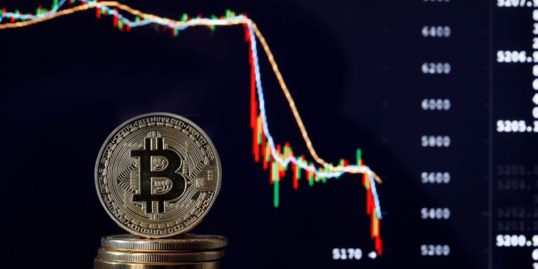 La tendance haussière du Bitcoin pourrait être terminée et le prochain mouvement pourrait le voir chuter de près de 50 %, déclare un vétérinaire du marché qui a prédit le krach du jeton en 2018.