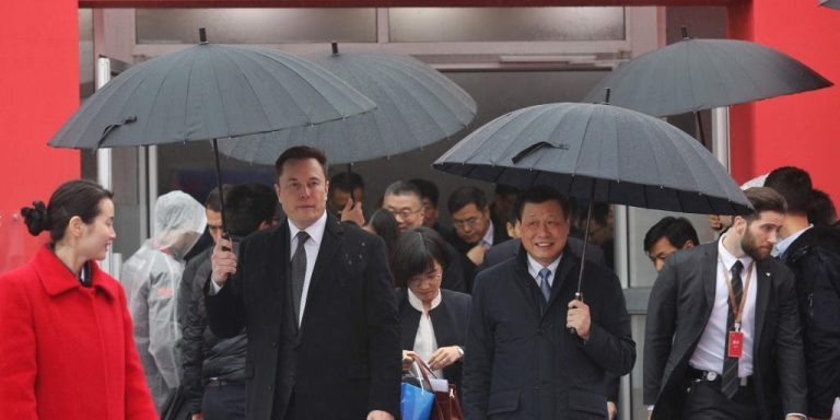Musk effectue son deuxième voyage en Chine en moins d'un an pour accélérer le déploiement de la technologie de conduite autonome, selon des rapports.