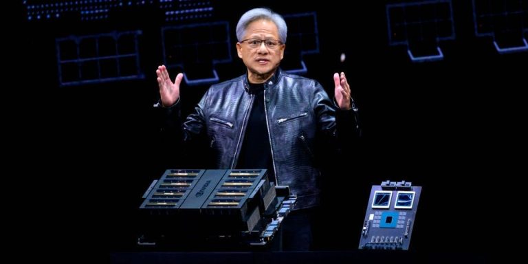 Nvidia a accordé une augmentation de salaire de 60 % à son PDG Jensen Huang, à 34 millions de dollars l'année dernière.