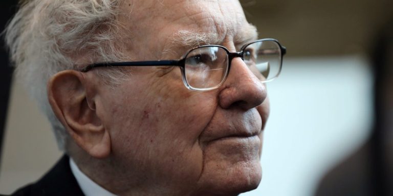 Pourquoi la somme record de 189 milliards de dollars de Warren Buffett n'est pas le signal d'un krach boursier, disent certains